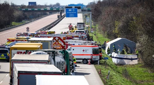 გერმანიაში მაგისტრალზე ავტობუსი გადაყირავდა - დაიღუპა 5 ადამიანი